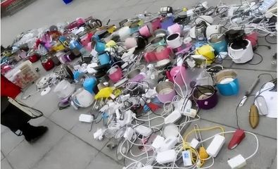 高校寝室阿姨“突击检查”女寝,各类用品十分齐全,堪比杂货铺